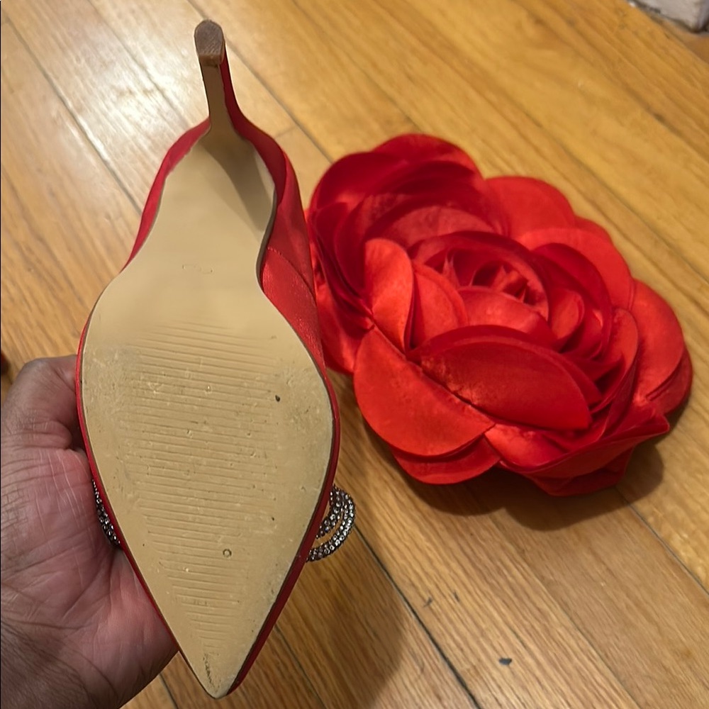 Red Satin Heels with Rhinestone Bow Size 6 and Red Rose Purse - Picture 4 of 9
